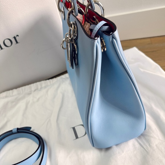 Christian Dior Medium Diorissimo Bag in Light Blue Calfskin - Picture 3 of 16